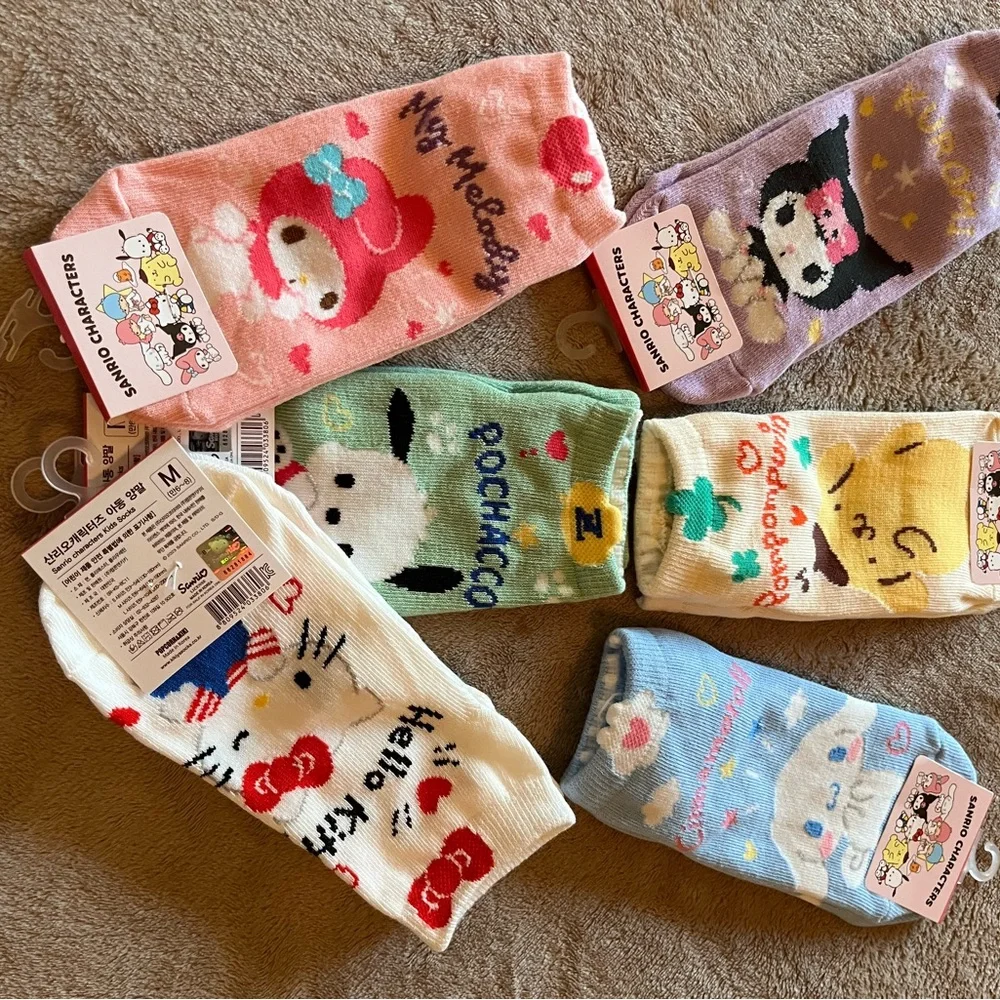NWT Hello Kitty 6 Pairs Socks for Girls Age 5-6 color Blue, purple, White, Pink